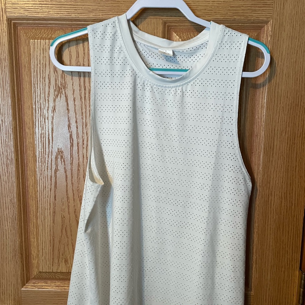 White chill tank.